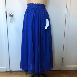 Full chiffon skirt. Size s,bright blue.